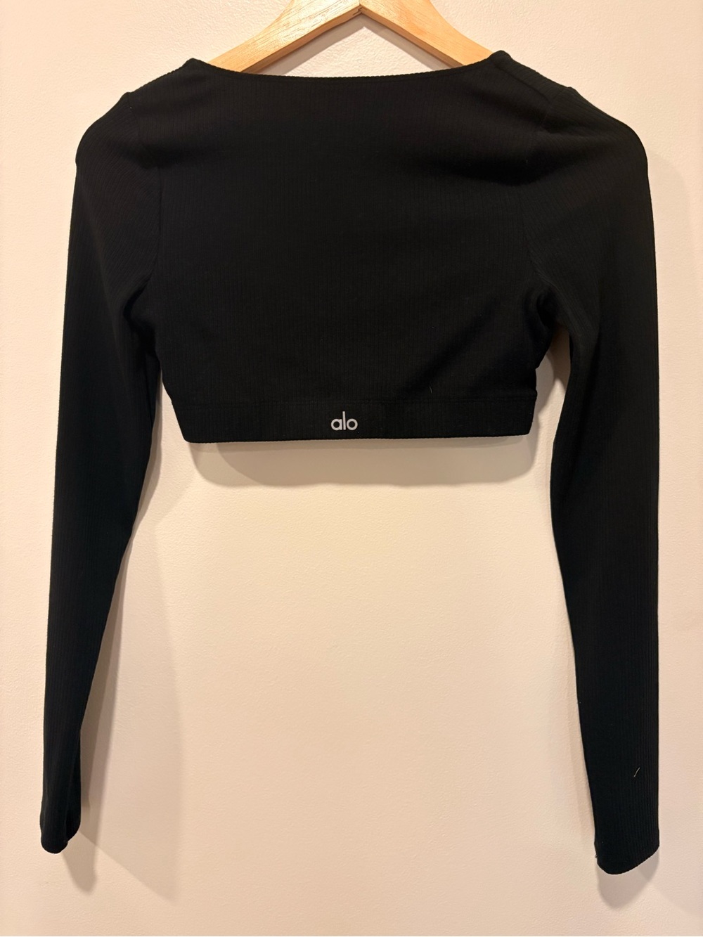 ALO Yoga Black Ribbed Long-Sleeve Cropped Top